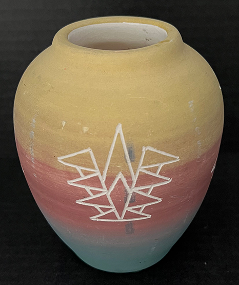 949-689-2047 Sioux pottery vase