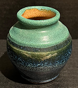 949-689-2047 small ceramic vase